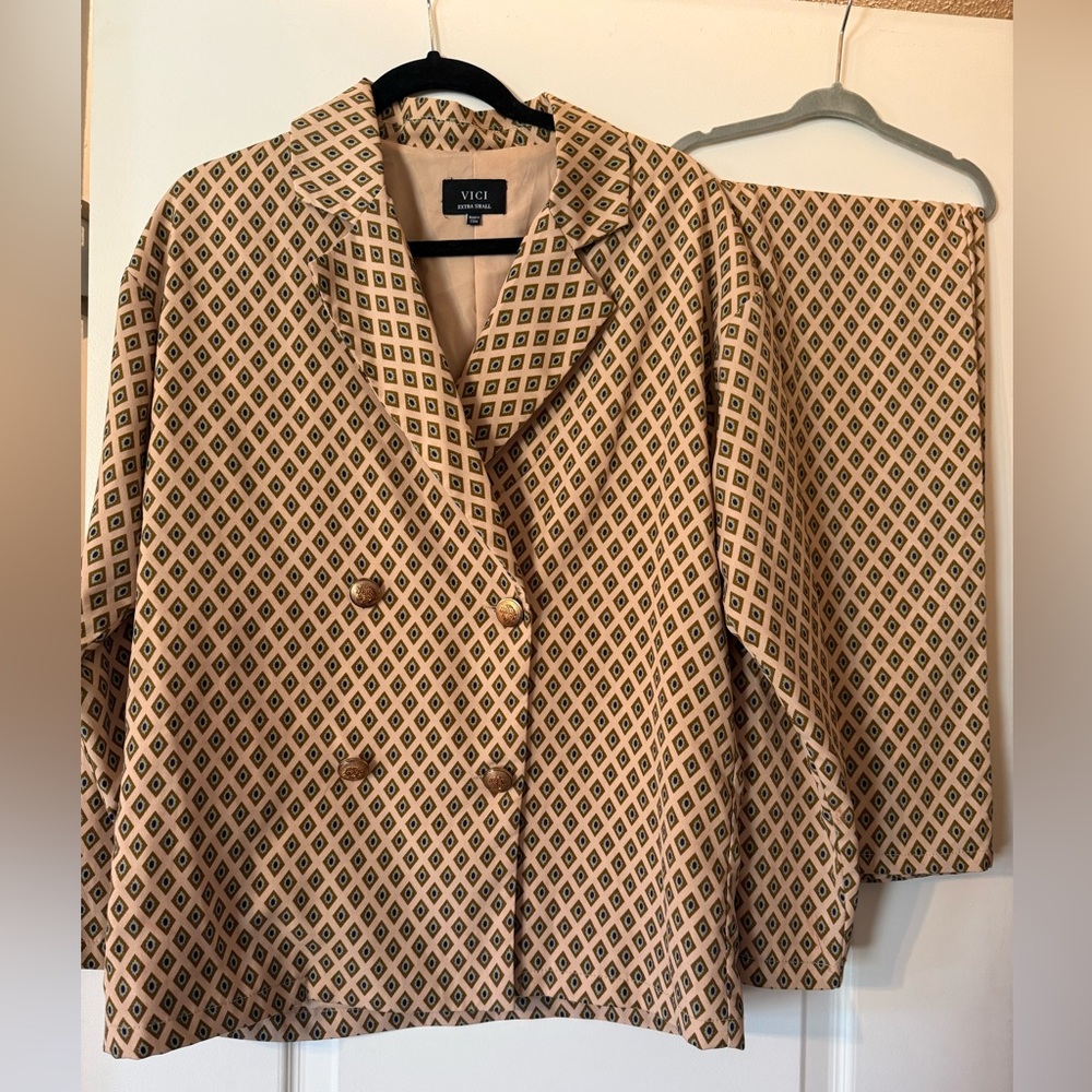 VICI Patterned Blazer and Pants Set